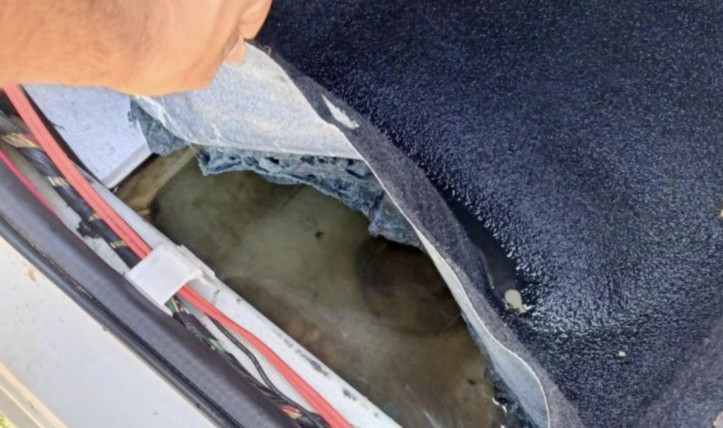 "Common indicators of flood damage in second-hand cars"
